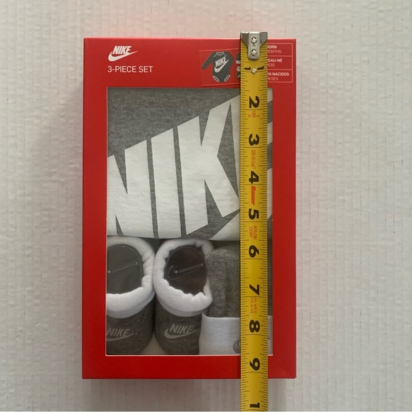 Nike Newborn 3-piece Set (0-6months)-grey - Picture 6 of 8